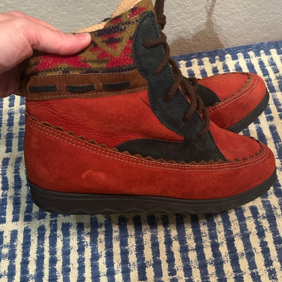 Vintage Cougar Canadian Suede Boots - Picture 2 of 7